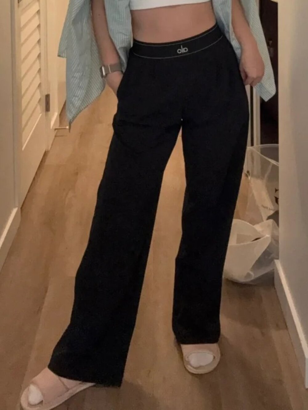 🥂 NWT Alo Yoga Suit Up Trouser Black 😚 Sleek Wide Leg Pants Chic Relaxed Fit - Picture 1 of 9